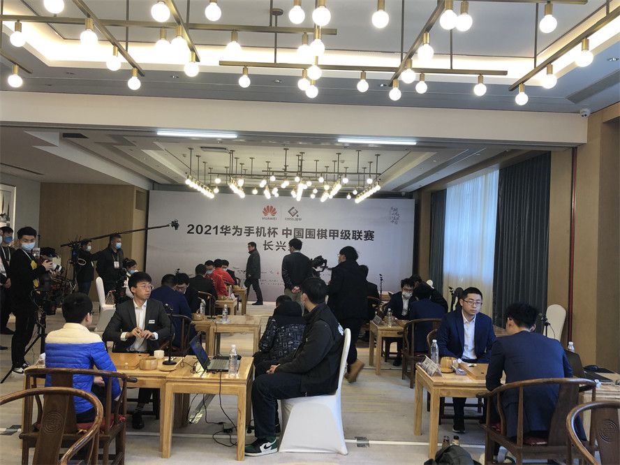 【比赛焦点瞬间】第7分钟，斯图加特任意球制造杀机，随后约沙险些敲开勒沃库森的大门。